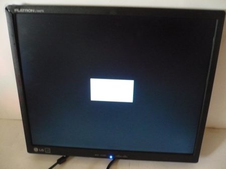 USED LG L1942TE-BF Computer Monitor GRADE C, MODERATE USE, CRACK BEZEL Online Sale