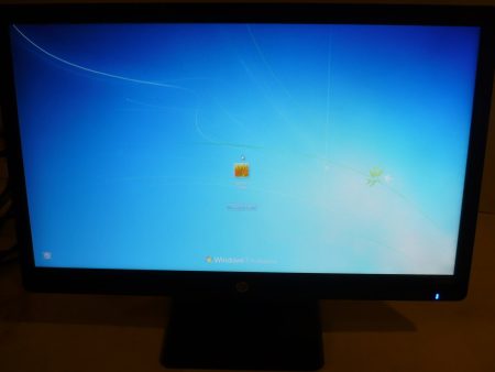 USED HP W2082A Computer Monitor GRADE C, LIGHT USE, THIN VERTICAL LINE Hot on Sale